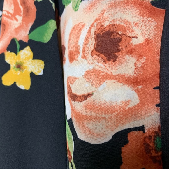 Flower print pull over - Picture 2 of 2